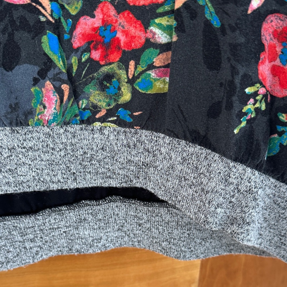 Women’s Floral Raglan Long-Sleeve Top - Black & Gray Kut From the Cloth - Picture 6 of 7